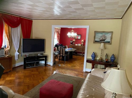 132-24 87th St, Jamaica, NY 11417-1301