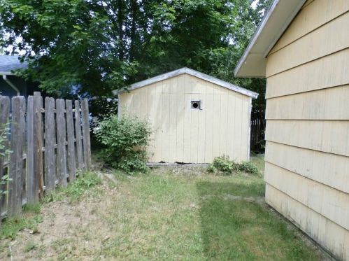 30 Paige Dr, Coventry RI 02816-8931 exterior