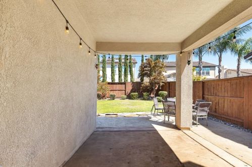 2073 Wyndham Way, Lodi CA  95242-4807 exterior
