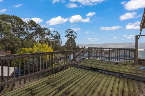 412 Turner Dr, Benicia CA  94510-1413 exterior