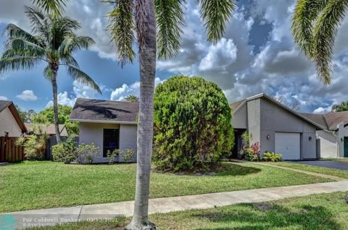 10142 21st St, Hollywood, FL 33025-6520