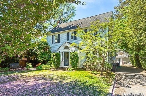 42 Colgate Rd, Great Neck, NY 11023-1520