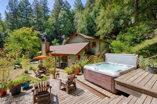 13575 Laurel Ln, Sebastopol, CA 95472-9308