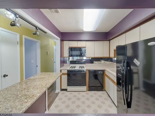 1 Stonyridge Dr, Lincoln Park NJ  07035-2238 exterior