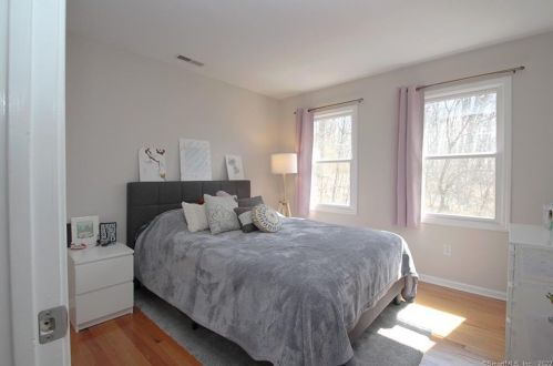 86 Blanket Mdw Rd, Upper Stepney CT 06468-1095 exterior