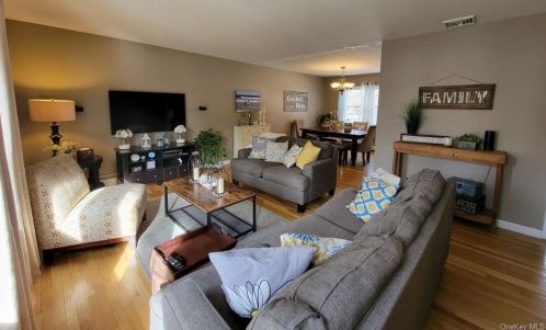 10 Lincoln Dr, Washingtonville NY  10992-1229 exterior