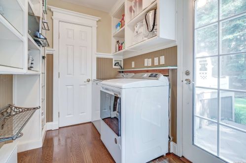 15 Frost Valley Rd, Mount Sinai NY  11766-1401 exterior