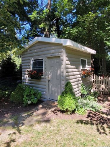 48 Birch Hill Rd, Mount Sinai NY  11766-1904 exterior