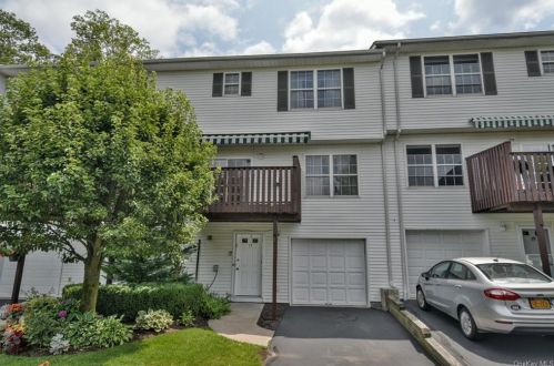 73 Jamie Ct, Airmont NY  10901-7016 exterior