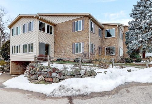 91 Golf Pkwy, Madison WI  53704-7098 exterior