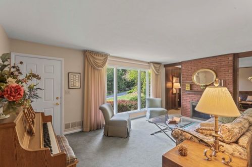 107 Fineview Dr, Canonsburg, PA 15317-3069