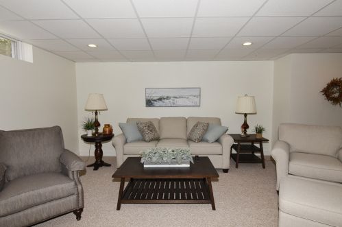 4 Chadwick Ct, Mashpee MA exterior