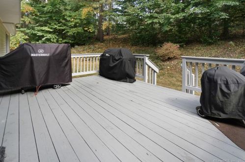 20 Narragansett Trl, Sandy Hook CT 06482-1147 exterior