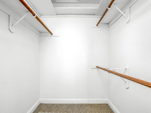 855 Mount Whitney Ave, Laton CA  93242-9724 exterior