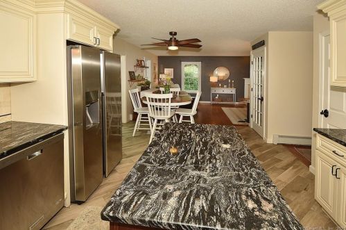 1 Jacobs Hill Rd, Ellington CT  06029-3117 exterior