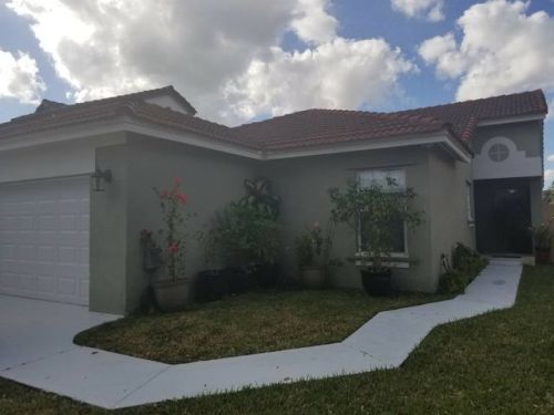 19882 88th Ave, Hialeah, FL 33018-6206