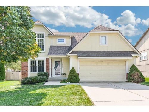 18757 164th Ter, Olathe, KS 66062-9033
