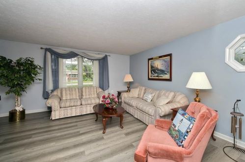 1989 Hertford Dr, Library, PA 15129-8962