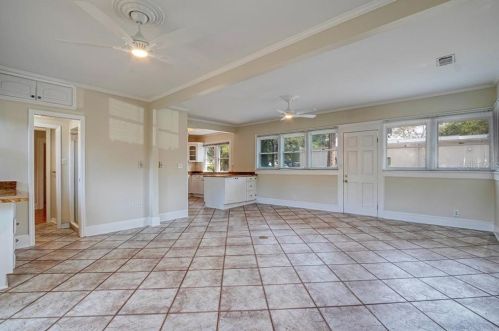 920 16 Ave, Saint Petersburg FL  33707-4113 exterior