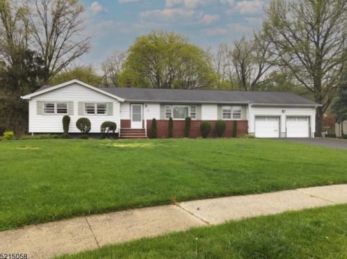 30 Sweet Briar Dr, Clark, NJ 07066-2019