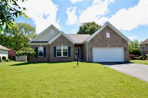 3226 Spragbrook Cir, Macedon, NY 14502-8638