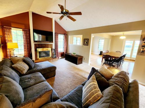 5985 Creek Rd, Washington Ch OH  43160-9726 exterior