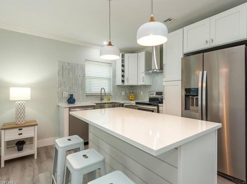 742 99th Ave, Naples, FL 34108-2232