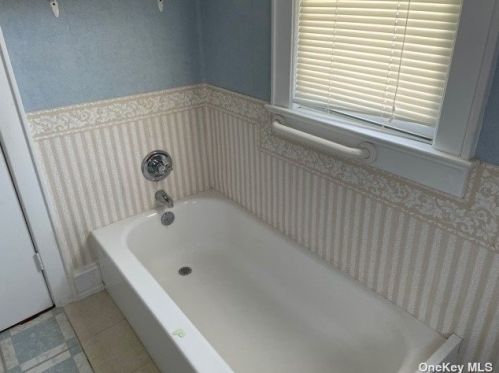 170 Great Neck Rd, Copiague NY  11726-3802 exterior