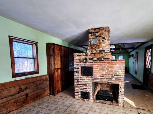 9 Hampstead Rd, Danville NH  03819-5100 exterior