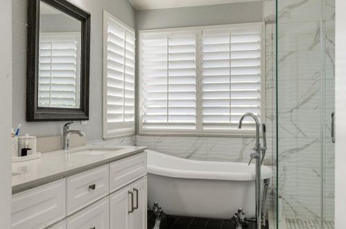 8982 Springhurst Dr, Elk Grove CA  95624-3220 exterior