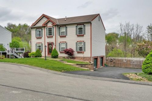 457 Lynn Ann Dr, New Kensington, PA 15068-8340