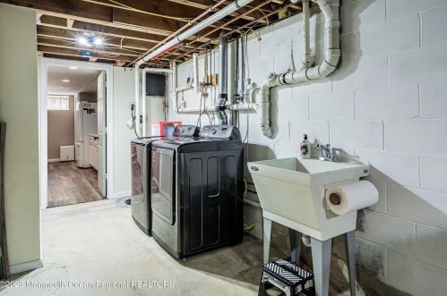 208 Virginia Dr, Bricktown NJ  08723-6521 exterior