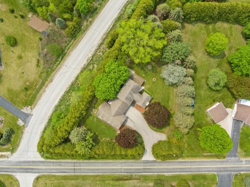 1410 Whitewater Dr, Manitowoc WI 54220-9437 exterior