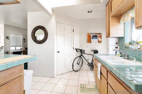 4273 Dawes St, San Diego CA 92109-1230 exterior