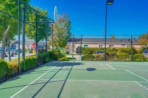 28101 Vista View Dr, Santa Clarita CA  91351-5710 exterior