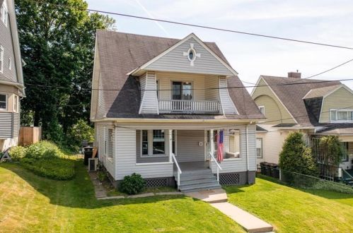 524 Pennsylvania Ave, Oakmont, PA 15139-1561