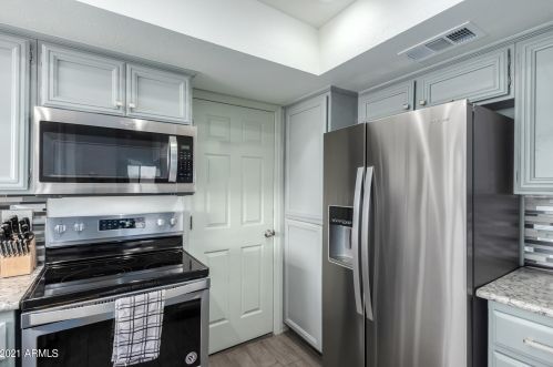 905 Bluefield Ave, Phoenix AZ 85053-1042 exterior