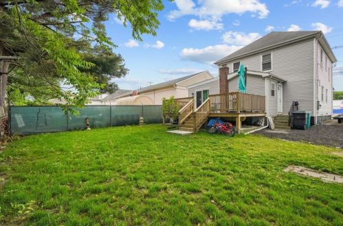 1736 Elmwood Ave, Warwick RI  02888-1104 exterior
