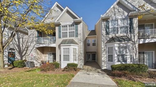 470 Cambridge Dr, Kinnelon, NJ 07405-3248