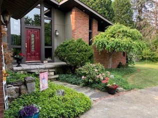 12 Manorview Dr, Greenville, PA 16125-8503