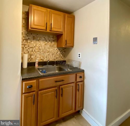 308 Cooper St, Camden NJ  08108-2223 exterior