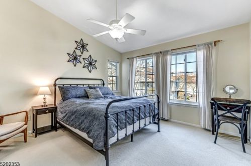 28 Academy Ct, Bedminster NJ  07921-1821 exterior