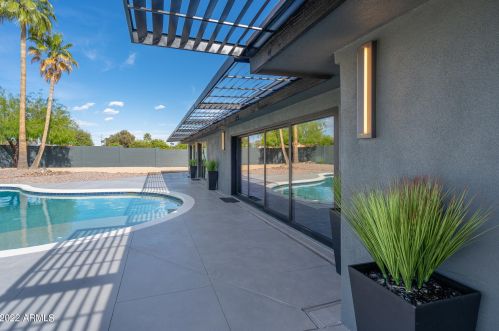 7702 Villa Theresa Dr, Glendale AZ 85308-8092 exterior