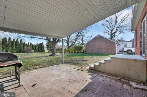 1829 Basin Hill Blvd, Carlisle PA  17013-1111 exterior