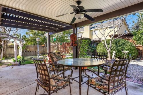 6736 Stonegate Dr, Chino CA  91710-6227 exterior