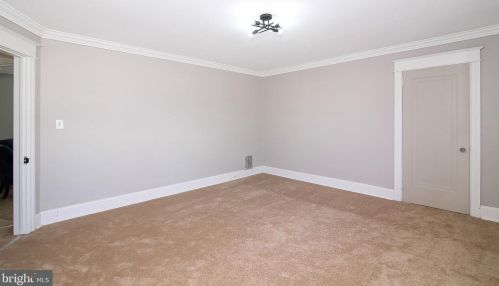 33 Aberdeen Pl, West Deptford NJ  08096-2411 exterior