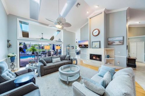 4270 Longshore Way, Naples FL  34119-8894 exterior