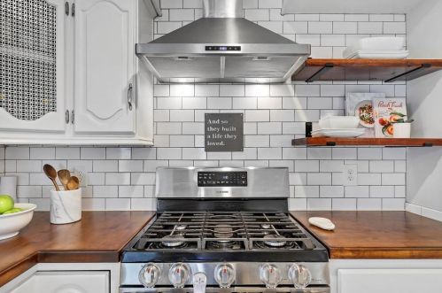 2300 Timberglen Dr, Lewisville TX  75028-1916 exterior