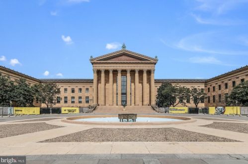 1826 Green St, Philadelphia PA 19130-3933 exterior