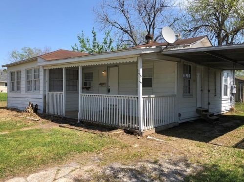 221 8th St, Morgans Point TX  77571-4943 exterior